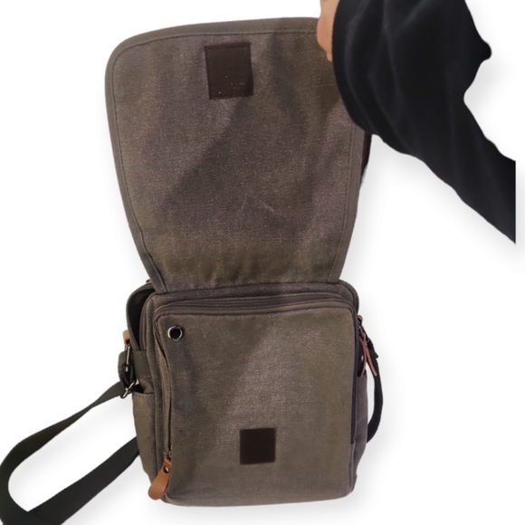 Berchirly Small Messenger Bag, Men's Crossbody - Picture 2 of 9